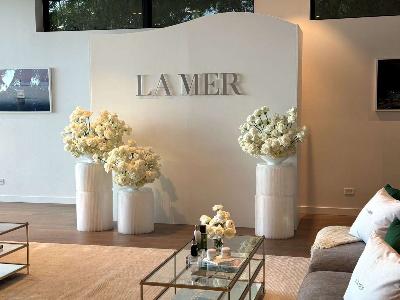 La Mer press activation backdrop with floral pedestals